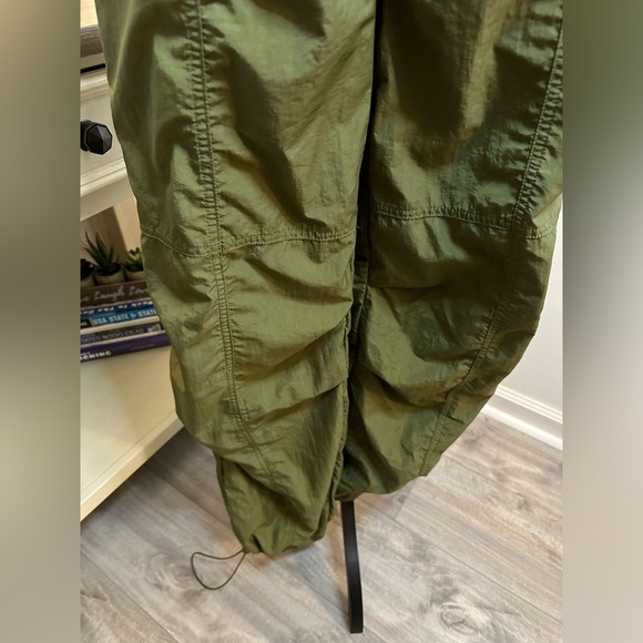 Mimosa Green Parachute Pants - Size M - Picture 4 of 16
